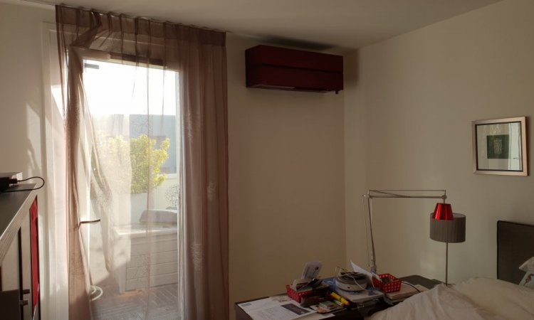 Installation de climatisation réversible Mitsubishi en appartement à Lyon